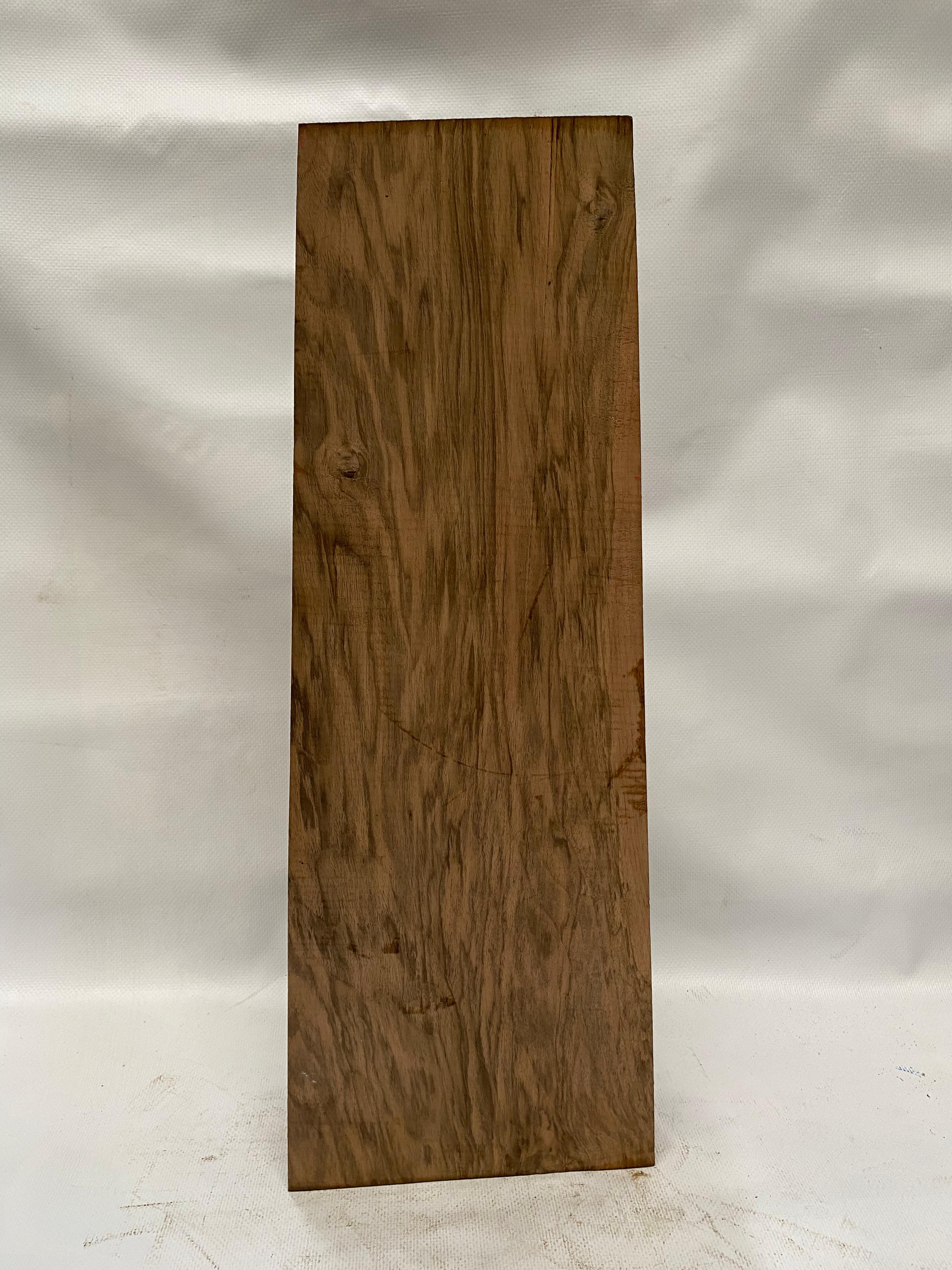 300043